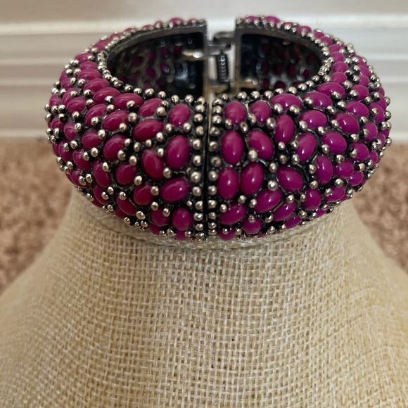 NWOT Gorgeous Burgundy Stone and Silver Dressy Bracelet - Picture 2 of 3